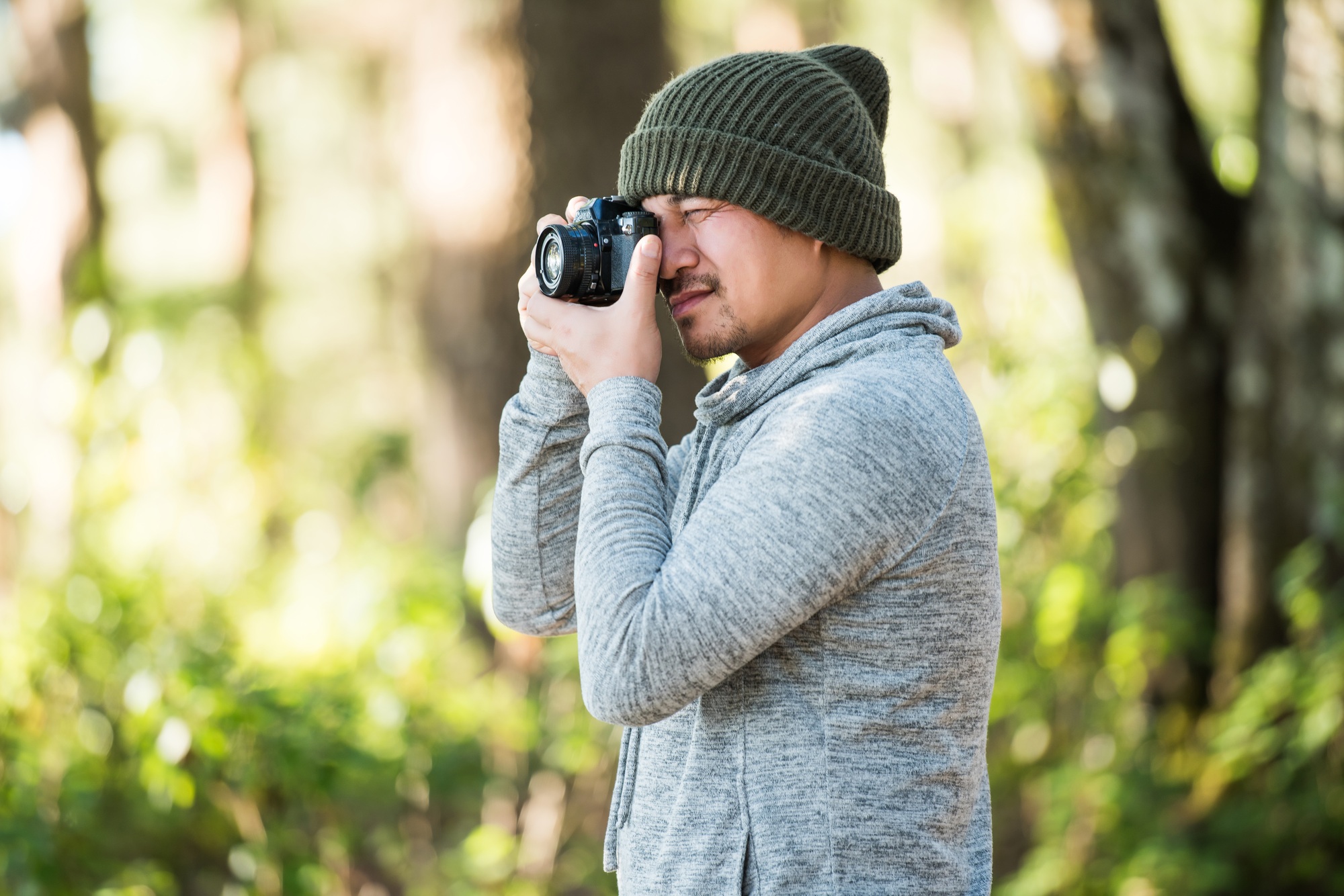 Men traveller going alone in the wild
